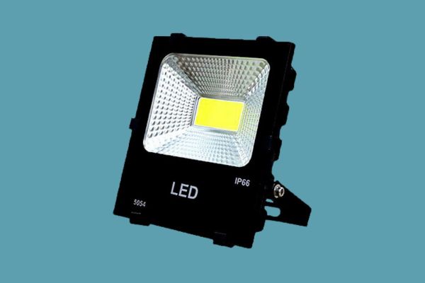 Lưu ý khi lắp đặt đèn pha LED